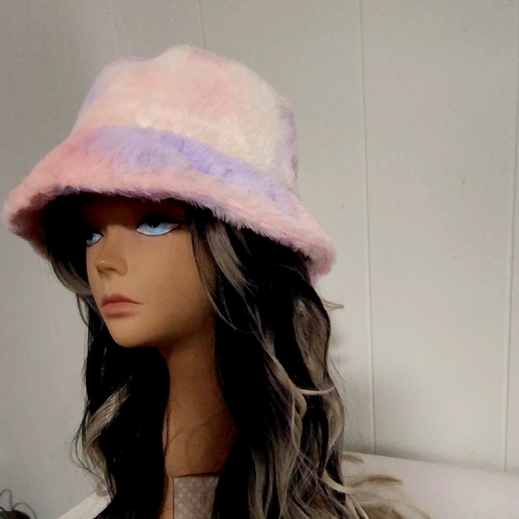 New Dolls Kill Fuzzy Soft , Faux Fur Tye Dye Bucket Hat - Picture 5 of 8